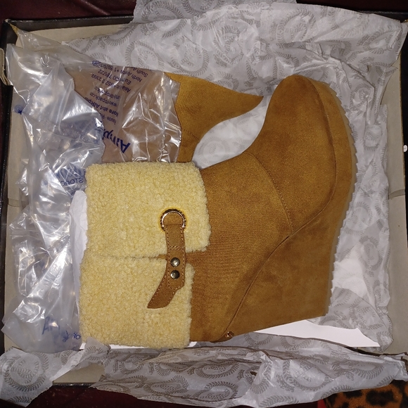 BLACK FRIDAY SALE NOV28/DEC5NWOT Juicy Couture Boots - Picture 5 of 9